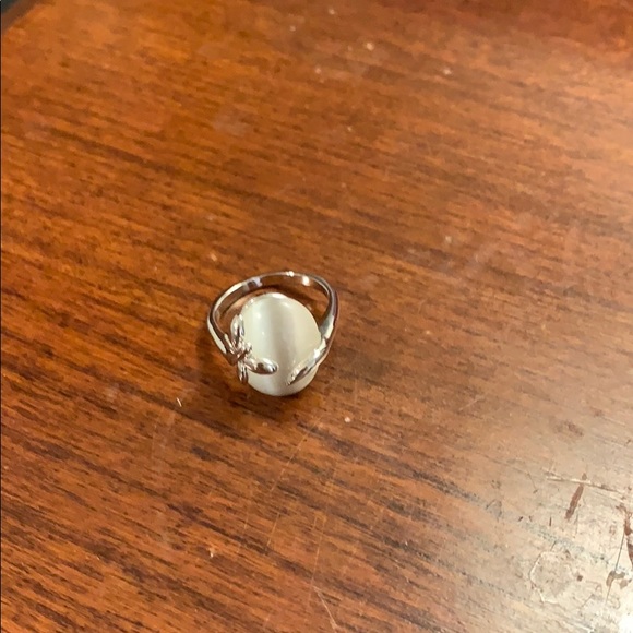 Jewelry - 🤍 Oval Ring Size 6 🤍